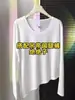 Camiseta Feminina Cor Verde Menta, Gola Redonda, Barra Dividida, Proteção Solar, Estilo Verão Fino, Levemente Transparente, Design Estiloso e Único