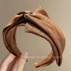 Diadema de Satén Color Sólido Cocoa Vintage con Lazo, Diadema Francesa Versátil Elegante de Ala Ancha que Hace que la Cara Parezca Más Pequeña