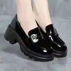Mocasines de suela gruesa para mujer 2026 nuevo estilo otoño zapatos de mujer con tacones gruesos, cuero brillante, suelas suaves, zapatos de vestir estilo británico para mujer