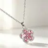 Colar Pingente de Flor Levemente Luxuoso para Mulheres, Corrente para Clavícula com Toque de Alto Padrão, Zircônia Rosa Acessório Versátil e Elegante