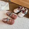 Zapatos de Princesa para Niñas Sandalias Tejidas de Moda 2026 Verano Nuevos Zapatos Pequeños de Cuero para Niños Calados de Malla para Bebé Zapatos de Una Sola Pieza