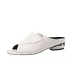 Sandalias de Talla Grande de Comercio Exterior para Mujer con Tacón Grueso Verano Nuevas Sandalias y Pantuflas de Cuero Suave Moda para Exteriores Medias Faldas Transfronterizas Zapatos para Mujer
