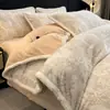 Juego de Cuatro Piezas de Leche Polar Tallada Engrosada Invierno Más Terciopelo Borde Envuelto Funda Nórdica Sábana de Franela Juego de Tres Piezas Ropa de Cama