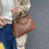 As Bolsas Pequenas Super Populares da Moda Deste Ano para Mulheres 2025 Nova Bolsa Transversal Versátil de Outono e Inverno Bolsa Saco para o Dia a Dia