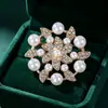 Broche vintage con adornos de diamantes, broche de aleación de alta gama y versátil, accesorio de pin de moda para mujer de comercio exterior al por mayor