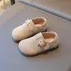 Sapatos Infantis Birkenstock 2025 Nova Coleção Primavera e Outono Sapatos de Couro para Meninas Mocassins Versáteis Sapatos de Solado Macio para Meninas Sapatos de Primavera