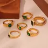 Anel de Moda de Alta Qualidade Banhado a Ouro 18K com Toque Luxuoso, Design de Listra com Zircônia Verde, Joia Versátil, Fábrica de Dropshipping para Tiktok e Kuaishou