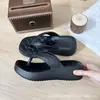 Chanclas de 5 cm de altura con suela de patrón de diamantes, nuevo modelo de verano 2026 para uso exterior, soporte para el arco, venta al por mayor transfronteriza