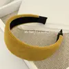 Diadema de Terciopelo a Rayas Verticales Estilo Coreano, Colorida, Cabeza Ancha, con Acabado de Lujo, Diseño Nuevo, Moderna para Salidas, Accesorio Versátil para el Cabello