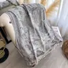 Cachecol Transfronteiriço Mais Vendido para Mulheres Primavera e Outono Retrô Versátil Jacquard de Castanha Estilo Étnico Cachecol Longo com Franjas Xale de Viagem