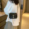 2023 Novo Estilo Bolsa Pequena com Design Bolsa de Ombro Feminina Tendência ins Quadrada Pequena com Corrente Geométrica Estilo Coreano Bolsa Transversal