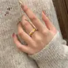 Tienda de oro Puzuo con el mismo estilo bolsa de cuerno cepillado diamante arena dorada anillo para mujer nicho único estilo extranjero anillo abierto