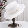 Chapéu de Palha de Copa Reta com Corrente e Pérolas Europeu e Americano Verão Feminino Estilo Francês Chanel Chapéu de Copa Branco Chapéu de Sol Socialite à Beira-Mar