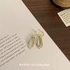 Pendientes geométricos de metal retro sencillos 2024 nuevos pendientes versátiles de moda de nicho con personalidad de viento frío de otoño e invierno