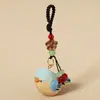 Pingente de chaveiro de carro de pássaro rechonchudo esculpido em madeira feito à mão, decoração fofa e requintada para bolsa para homens e mulheres, presente de aniversário