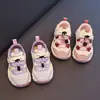 Tênis dad shoe para meninas, nova coleção de outono 2026, tênis esportivos de malha respirável com tiras de velcro, calçados leves e casuais para crianças e pré-adolescentes