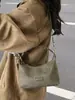 Bolsa de mão fosca retrô, uma escolha sofisticada e estilosa para o outono/inverno de 2026, perfeita para o dia a dia e versátil para diversas ocasiões, uma bolsa de ombro ou transversal de alta qualidade que pode ser carregada sob o braço