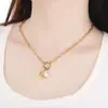 Cadena de clips de papel creativa personalizada multiestilo corazón hueco incrustado de diamantes collar de acero de titanio madre levantando alto día de la madre