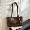 Bolso Tote de Gran Capacidad con Diseño de Nicho Coreano, Bolso Cubo de Hombro a la Moda, Bolso Sencillo Retro Estilo Motocicleta para Viajes Diarios de Mujer