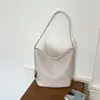 Bolsa de ombro tipo balde com padrão trançado e cor sólida de grande capacidade, novo estilo verão 2026, personalizada para trabalho e deslocamento