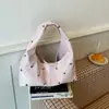 Bolsa de Mão Fashion com Design de Nicho Verão 2026 Casual Personalidade Bolsa de Ombro Simples Exquisite Tendência Bolsa com Rebites para Mulheres