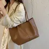 Bolso de Cubo Retro de Moda para Mujer 2026 Otoño Nuevo Versátil Gran Capacidad para Viajar en Tren/Oficina Bolso Pequeño de Hombro Cruzado