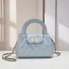 Bolso cuadrado pequeño de piel de cordero estilo Chanel con cadena de rombos, mini bolso de media luna portátil para hombro o mensajero