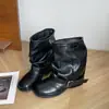 Outono de 2026 Novas Botas Western Cowboy Femininas Dobradas Empilhadas Botas Martin Pretas Moda Retrô Salto Grosso Botas para Calça