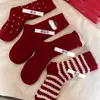 Calcetines de Algodón Rojos Grandes de Año Zodiacal Otoño/Invierno Amigables con la Piel Cómodos Calcetines de Media Caña Acumulados con Lunares Rayados Casuales para el Hogar y el Suelo para Mujeres