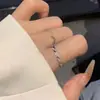 Anel Elegante com Nicho Aberto Cravejado de Diamantes Estilo Ins Exquisito Design Super Anel Feminino Estilo Frio Luxo Leve Anel Avançado