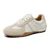 Otoño/Invierno 2026 Nuevo Estilo Capa Superior Piel de Vaca Transpirable Casual Zapatos de Entrenamiento Alemanes Versátiles Planos Blancos Zapatillas