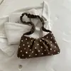 Bolso de lunares 2026 nuevo otoño e invierno gamuza felpa moderno bandolera de axila tacto de alta gama para ir al trabajo bandolera única retro bolsa esmerilada