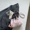 Bolsa Saco de Alta Aparência Estilo Coreano Simples, Nova Bolsa Transversal com Corrente Minimalista de Nicho para Mulheres - Primavera 2026