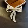 Nuevo Broche de Flor de Lujo Ligero de Alta Gama para Mujer, Diseño de Artesanía Pesada Broche de Animal con Diamantes, Accesorio Grande para Ropa