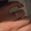 Anillo de Oro con Zirconita Destello Dorado Estilo Francés Hija Lujo Moda Nicho Diseño Único Delicado Anillo Estilo Chanel