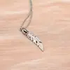 Colar com Pingente de Pena Vintage da Moda