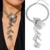 Moda Europea y Americana Elegantes Aretes de Borla de Flor Hueca de Metal Lujo Ligero Elegantes de Clase Alta Elegantes Aretes de Estilo Frío