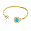 Pulsera abierta de perla redonda con circonita chapada en oro real de 18k, elegante estilo vintage, joyería de nicho de lujo ligero al por mayor