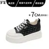 Sapatos de couro genuíno com sola plataforma de 7 cm para aumentar a altura para mulheres baixinhas, versáteis, leves, confortáveis, tênis brancos, sapatos esportivos casuais, sapatos de skate