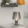 Lámpara de mesa de lujo ligero post-moderna minimalista nórdica, lámpara de noche de diseñador para dormitorio, sala de estar de alta gama, vidrio decorativo, diseño creativo