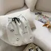 Novos estilos de outono para calças infantis: Calça de moletom estilo coreano para primavera e outono para meninos, com estampas de desenhos animados fofos, corte solto e design de calça longa esportiva estilo lanterna.