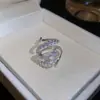 Anillo Abierto con Letra de Circonita Súper Brillante Transfronterizo, Anillo de Lujo Ligero de Alta Gama de Nicho, Joyería de Mano Exquisita Elegante Versátil para Mujeres