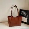 Elegante bolsa de mão feminina vermelha 2026 nova outono luz luxo nicho bolsa tote para o dia a dia grande capacidade ombro bolsa de casamento