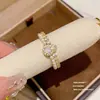 Anel Doce Versátil e Moderno com Design de Nicho de Alta Qualidade, Anel de Dedo Indicador Aberto Ajustável, Joia Estilo Ins de Luxo Leve para Mulheres