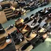 Suministro de Mercancía para Transmisiones en Vivo de Puestos Callejeros, Mercados Nocturnos y Ferias: Bolsas de Suerte de Zapatos de Cuero para Hombre Tallas 39-46, Inventario Diverso de Zapatos para Hombre de Comercio Exterior Transfronterizo