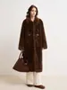 Abrigo largo casual de gamuza y borrego de corte holgado con botones de cuerno para mujer, Otoño/Invierno 2026