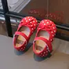 Otoño 2026 Nuevo Estilo Coreano Moda para Niñas Versátil Lunares Suela Suave Antideslizante Moño Velcro Zapatos