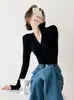 Blusa Básica Preta Slim de Gola V para Mulheres, Malha para Roupa de Baixo Outono/Inverno, Camiseta de Manga Longa que Marca a Cintura, Top Versátil Valorizador para o Dia a Dia