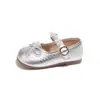 Otoño 2026 Nuevos Zapatos de Princesa para Niñas Lazo de Perla Suela Suave Zapatos Pequeños de Cuero Dulces Zapatos Individuales para Niños Mocasines