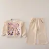 Conjunto de Roupas de Outono para Meninas 2026 Novo Estiloso Roupa de Bebê Menina com Laço Grande Conjunto de Duas Peças Hoodie Primavera e Outono Tendência